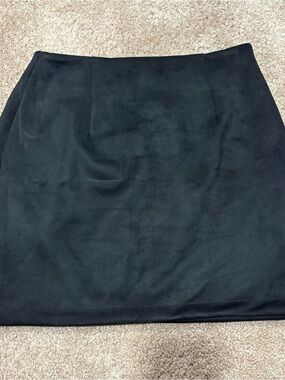 Sleek Black Mini Skirt — Modern A-Line Style